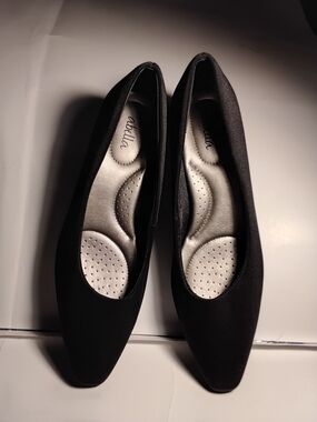 Abella Women's Black Comfort Flats